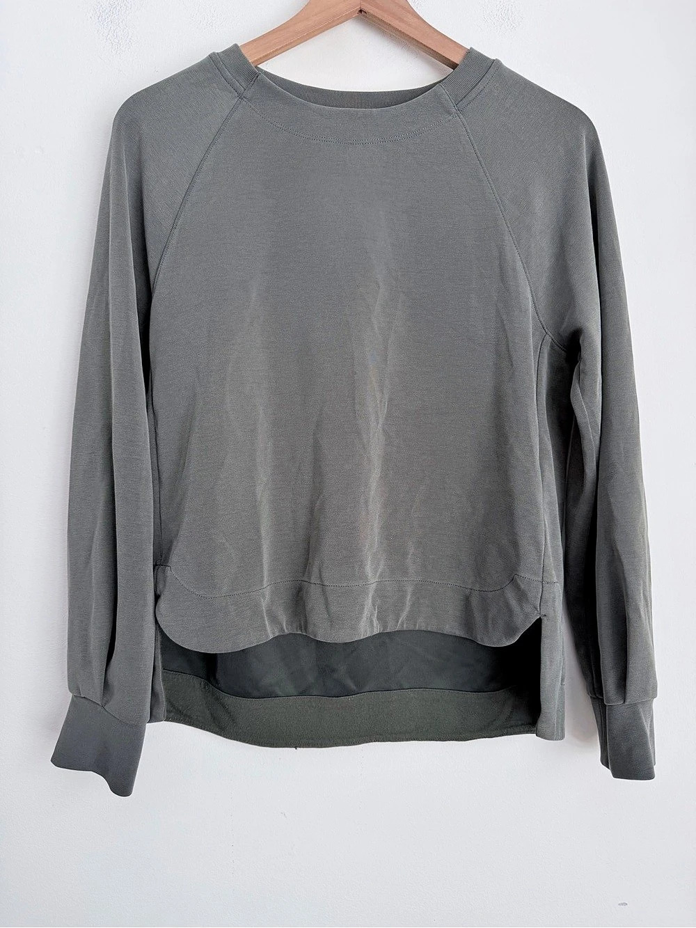 Athleta Seasoft Crewneck Sweatshirt green Size Small